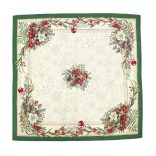 Classic karácsonyi bogyós, zöld szélű gobelin asztalterítő – 96×100 cm (ezüst lurex)