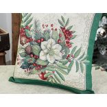 Classic karácsonyi bogyós, zöld szélű gobelin díszpárna huzat – 45×45 cm (ezüst lurex)