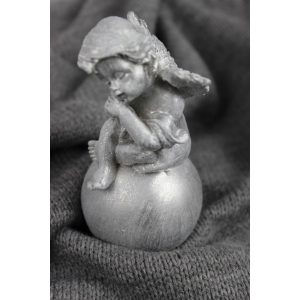 Szürke angyal gömbön 13cm