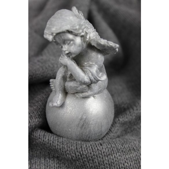 Szürke angyal gömbön 13cm