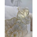 Fehér bársony párna virágokkal 45cm