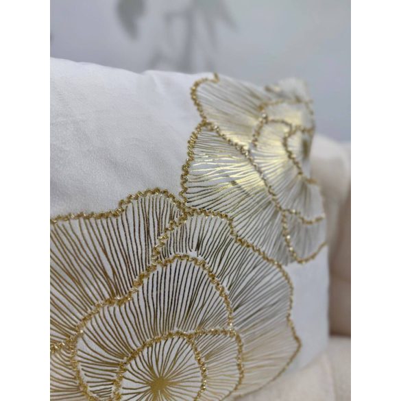 Fehér bársony párna virágokkal 45cm