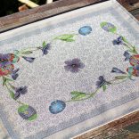 Húsvéti ibolyás alátét,40 cm x 50 cm