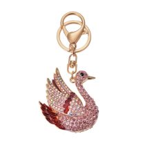   CLEEF.JZKC0171 Fém kulcstartó hattyús, üveggyönggyel, 5x2x6cm