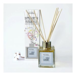 C.P.COTO. Diffúzor-Calabriai illóolaj rattanpálcával, 100ml, Fior di Cotone (Pamutvirág)